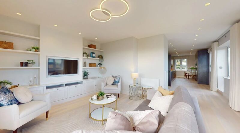 Livingroom leading on to the kitchen