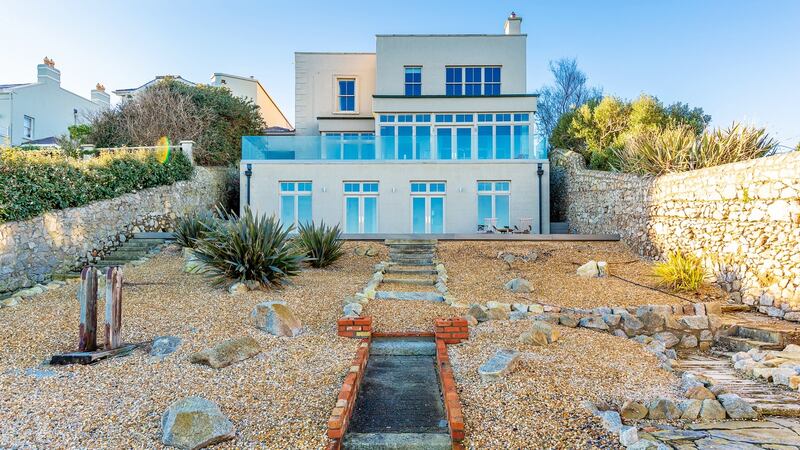 Large rear garden that has access to the sea