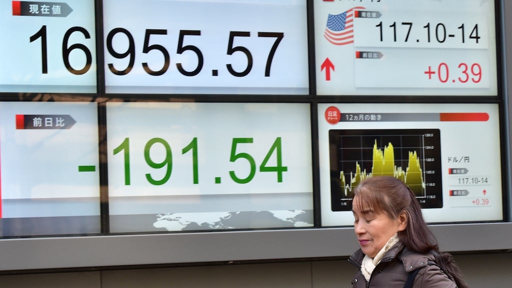 Japan’s share prices fell 191.54 points to close at 16,955.57 points at the Tokyo Stock Exchange, as the yen’s continuing strength dented exporters and another fall in oil prices hit petroleum-linked stocks after sanctions against major crude producer Iran were lifted. (Photograph: Yoshikazu TSUNOYOSHIKAZU TSUNO/AFP/Getty Images)