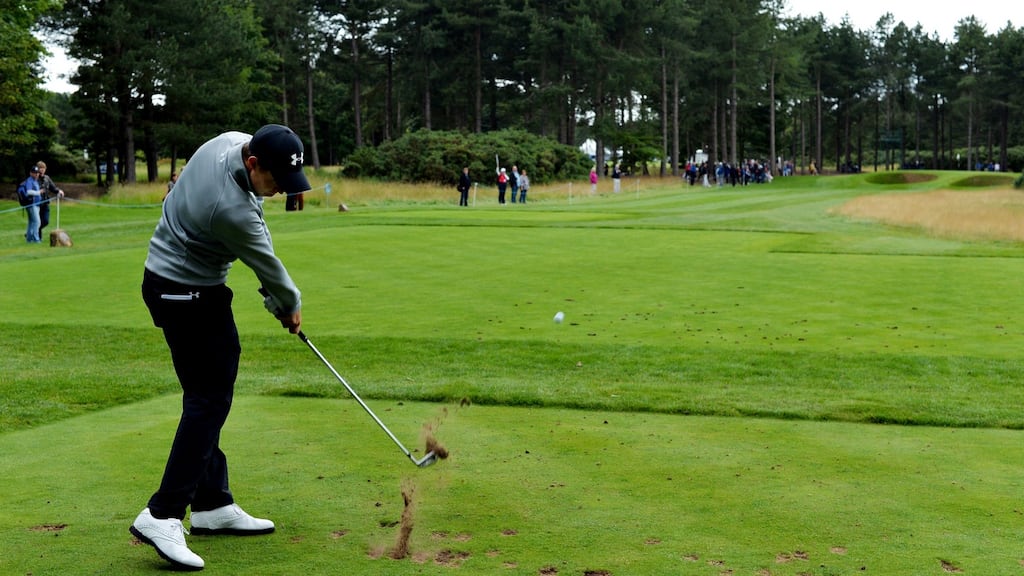 Matthew Fitzpatrick of England takes his tee shot on hole 8 on day one of the Aberdeen Asset Management Paul Lawrie Matchplay at Archerfield Links Golf Course in North Berwick, Scotland. Photo: Mark Runnacles/Getty Images