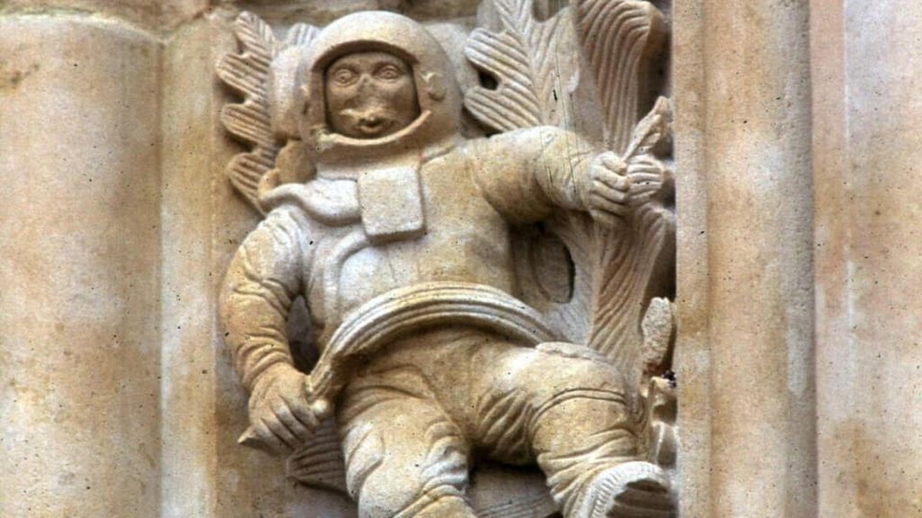 The astronaut carving at the Catedral Nueva in Salamanca