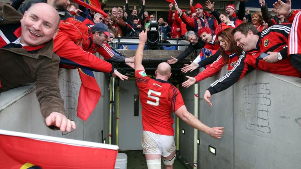 Paul O’Connell salutes the fans. Photo: Dan Sheridan/Inpho
