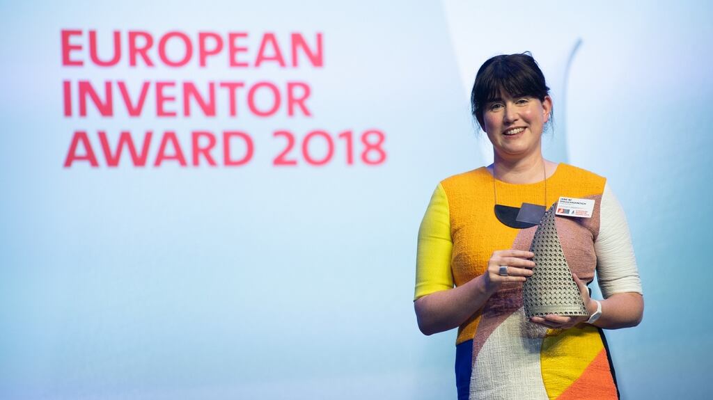 Jane Ní Dhulchaointigh receiving her European Inventor Award for Sugru.