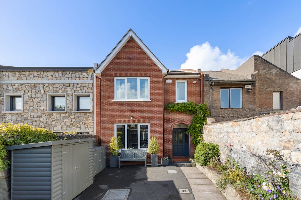 Number 30 Raglan Lane, Ballsbridge, Dublin 4, has a C1 Ber.