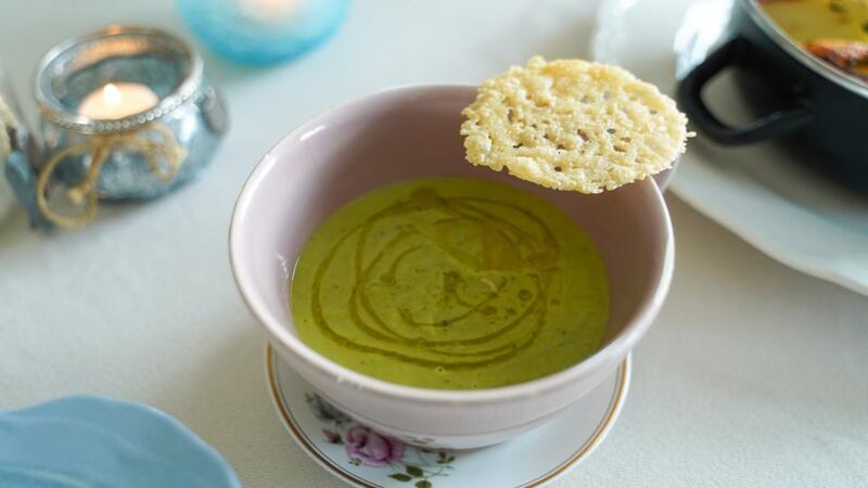 Pea and Mint soup: hints at the approaching summer