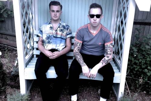 Slaves: pristine guitars and slamming stand-up drums