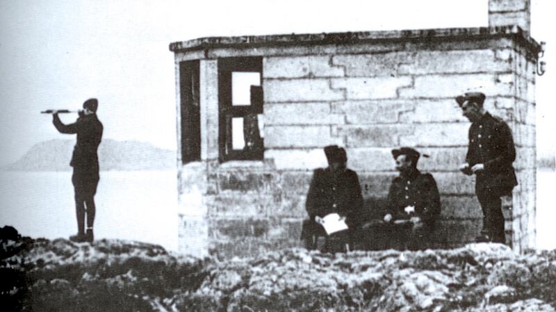The men who built the ‘Éire’ sign, at LOP No 7 in Sorrento Park summit during the war