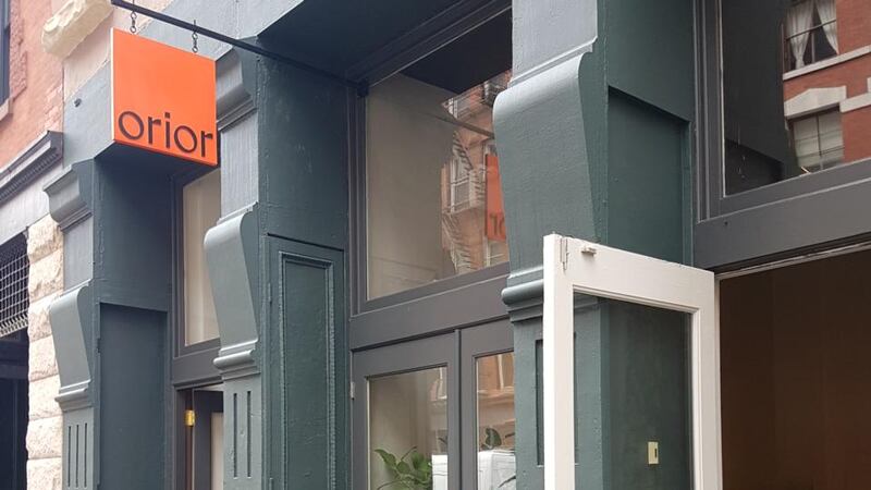 Orior is located in a historic street in Tribeca. The classic 20th century Tribeca loft was originally a cheese factory with high ceilings and a large basement.