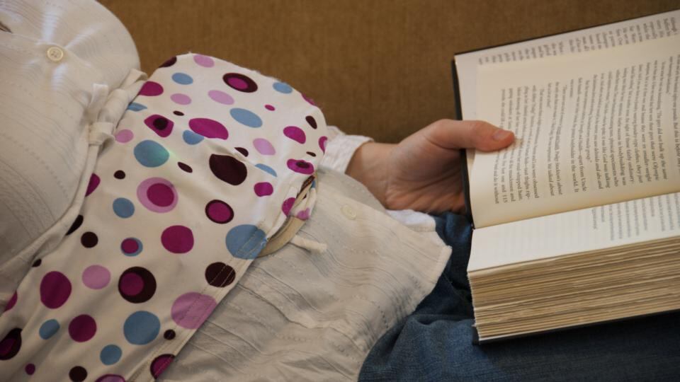 The Kickbee senses movement from the unborn baby and automatically posts to Twitter or informs friends via text