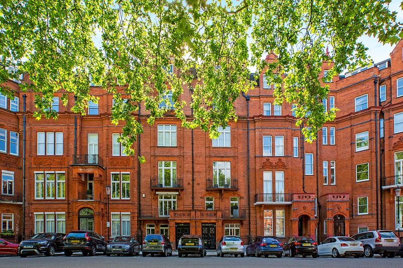 INHOUS handled the (€23,000) (£20,000) a week rental of an apartment at Hans Place, close to Harrods in London's Knightsbridge. The building subsequently sold for €10.9 million (£9 million).