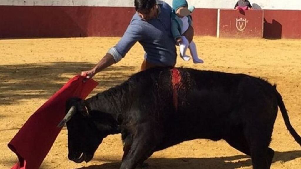 At the same time as being widely criticised by animal rights groups and public figures, Fran Rivera has been praised by bullfighting aficionados – some even nominating him “father of the year”