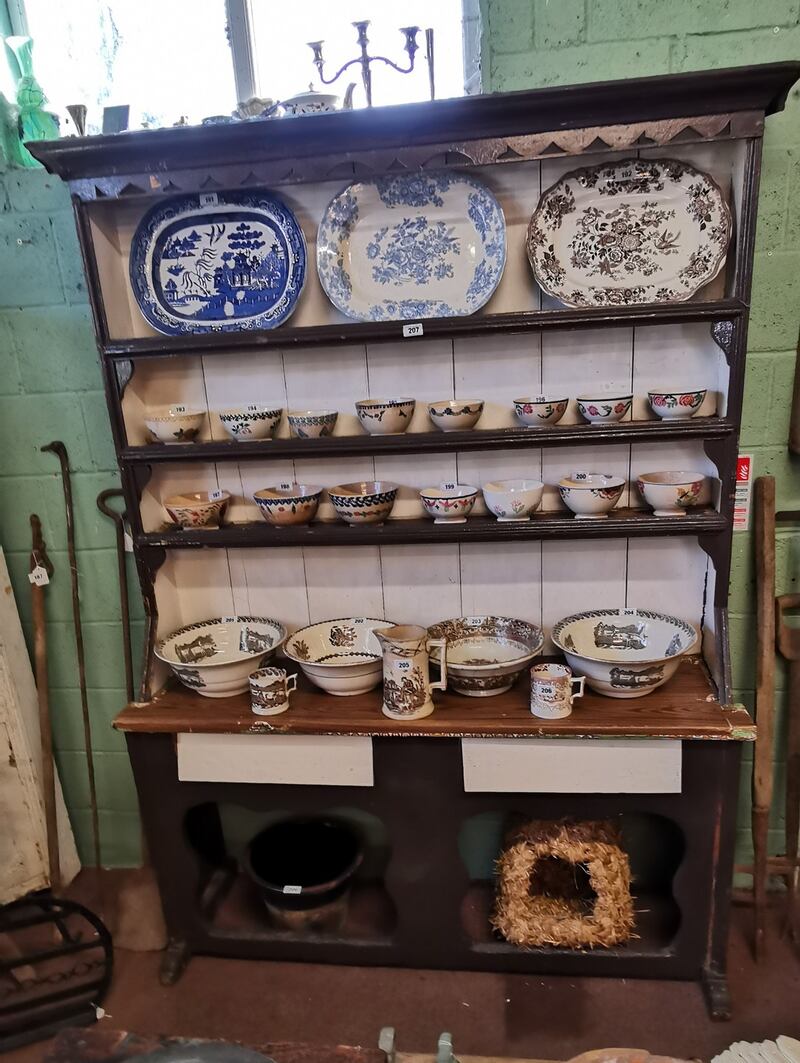 Lot 207: 19th century fiddleback dresser from Co Monaghan, €300-€500