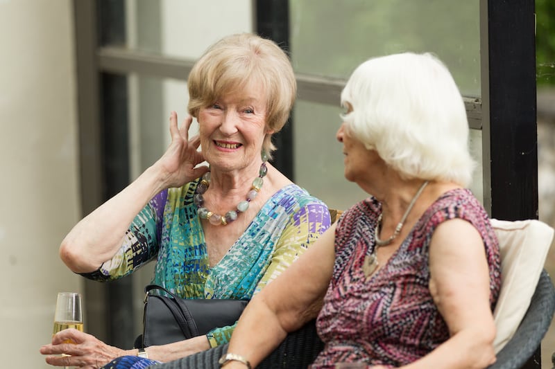 Pam with twin sister Yvonne. Photograph: Hugo Alonso/ Fotógrafo