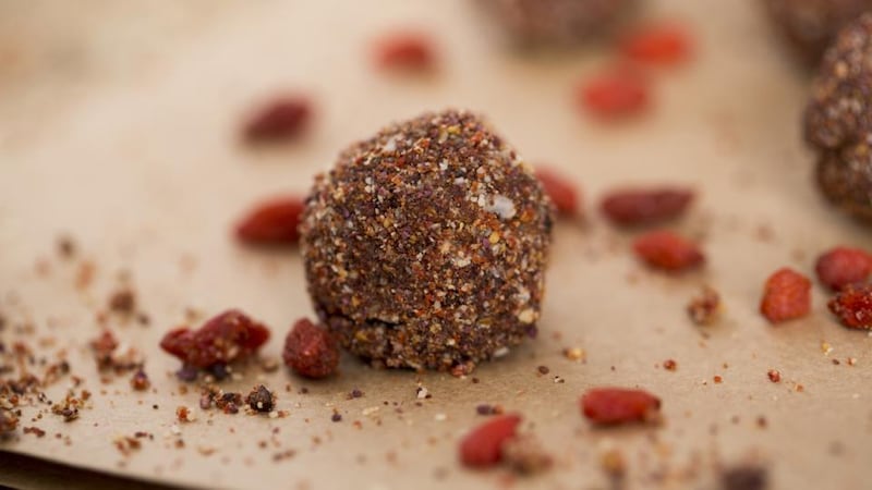 THE HAPPY PEAR SUPERFOOD ENERGY BALLS