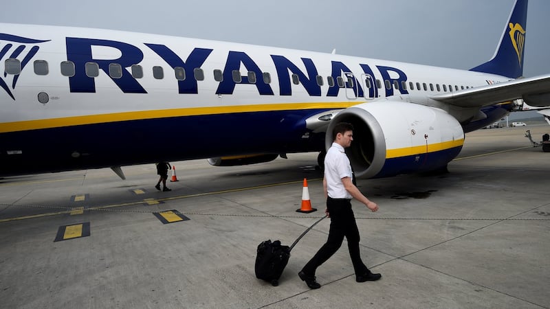 Ryanair shares fall on disruption fears