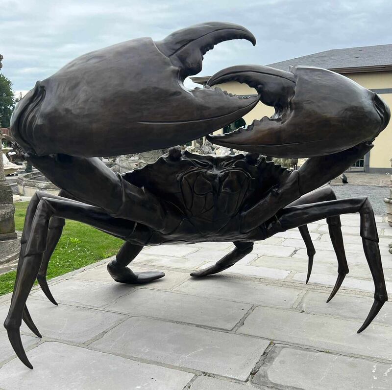 A bronze crab sculpture (€8,000-€12,000)