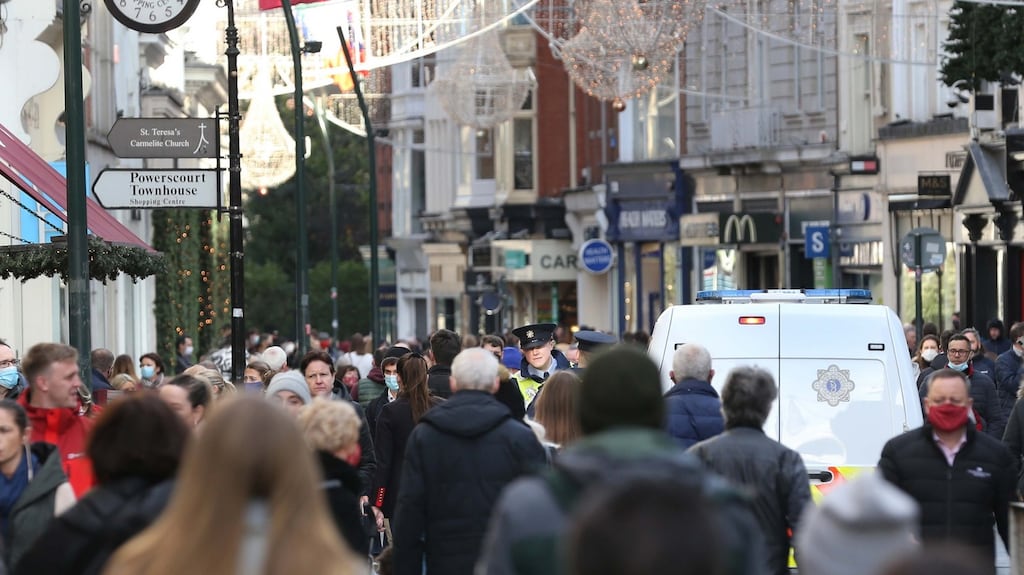 Christmas shoppers wearing face masks  on Grafton Street in Dublin. Photograph: Sasko Lazarov/RollingNews.ie