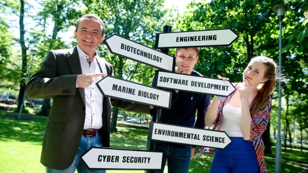 Smart Futures champion and Dragons’ Den investor Barry O’Sullivan with students Jenna Howe (17) and Donal Ryan (16)