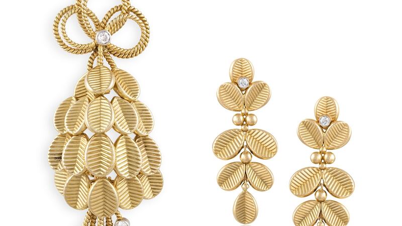 Lot 52 1950’s Cartier ‘coffee bean’ brooch and earrings (€6,000 - €8,000)