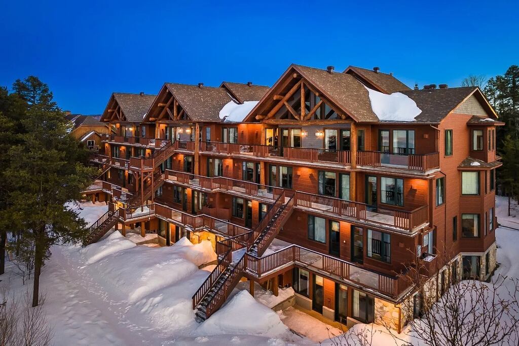 Two-bedroom condominium in Quebec, Canada
