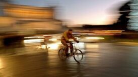 UK plain clothes police  to hunt  drivers endangering cyclists