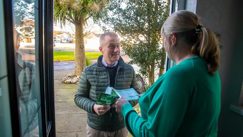 Eddie Mulligan talking to Sandra Roche from Griffith Place, Wateford while out canvassing. Picture: Patrick Browne
