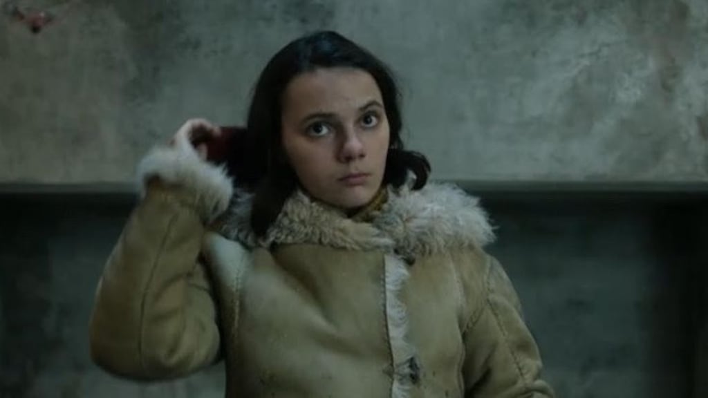 Lyra (Dafne Keen) has passed into an alternate dimension