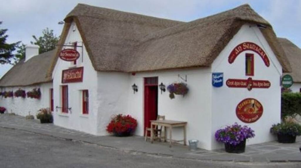 An Seanachaí, Bar & Restaurant (together with 12 purpose-built holiday homes) located at Pulla Cross, Dungarvan, Co Waterford