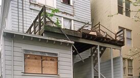 A balcony collapses: San Francisco, 1996