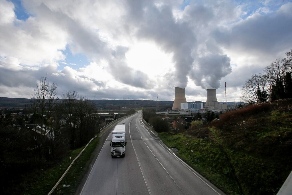 epa05089784 A general view of Thiange nuclear power plant near Huy, southern Belgium, 06 January 2016. Since March 2014, today will be the first day that all 7 Belgian nuclear reactors will be all working at the same time. Situated some 60 kilometers from the border with Germany, after many failures in recent years, the Belgian nuclear industry has come under criticism by the German Environment Ministry. EPA/OLIVIER HOSLET