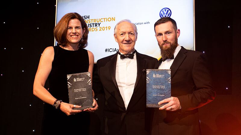 Alan Crawford, Awards Judge presents the Residential Project of the Year award to Lisa Wynne & Paul Doran, Pat Doran Construction.