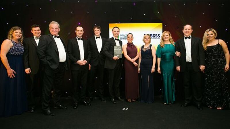 Nicky Biggart, Evans Vanodine Int. and Claire Murphy, FM Sector Leader, Bunzl Cleaning & Safety Supplies, present the Overall Excellence in Facilities Management award to BAM Facilities Management Ireland Team