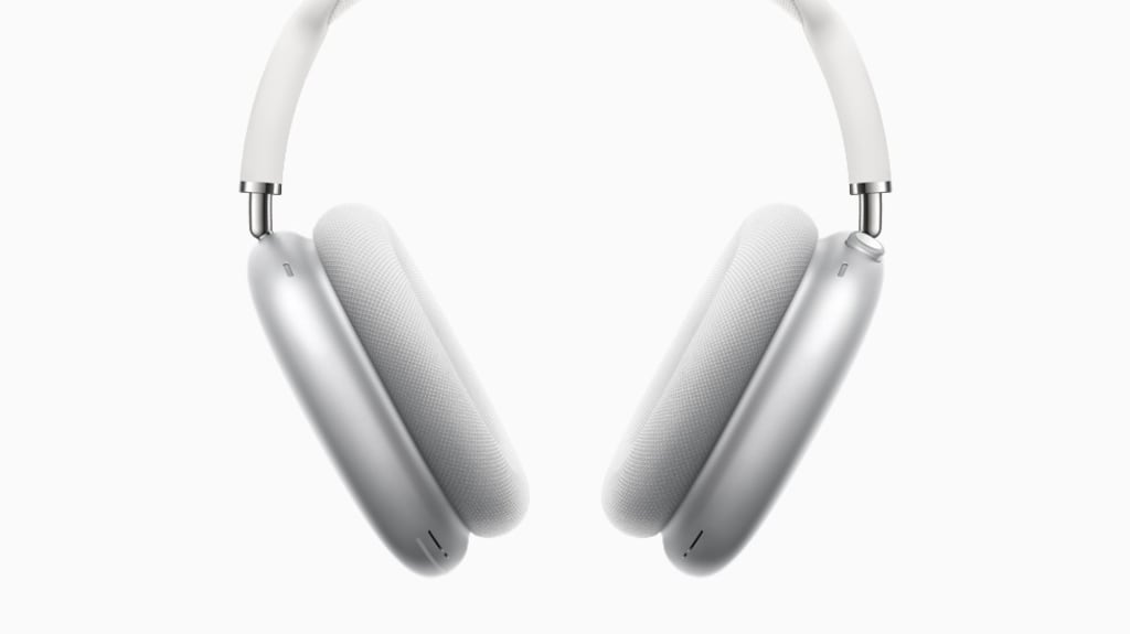 AirPods Max: The digital crown allows you to control volume, skip tracks, activate Siri and answer calls.