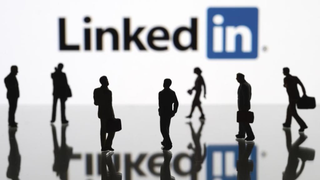 With a targeted LinkedIn profile that catches readers’ attention, you’ll position yourself well to make a career change