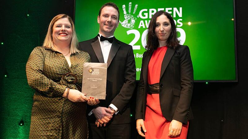 Padraig Ryan, Associate Director, Business Consulting, Grant Thornton Ireland presents The Green Technology Award to Melanie Allanson & Viviana Marra, FoodCloud.