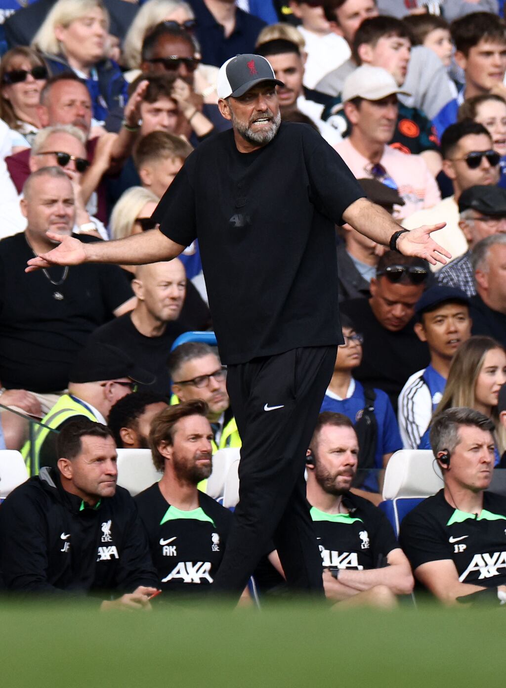 Liverpool manager Jurgen Klopp shouting instructions to his players during the Premier League match between Chelsea and Liverpool at Stamford Bridge, London, on Sunday. Photograph: Henry Nicholls/AFP