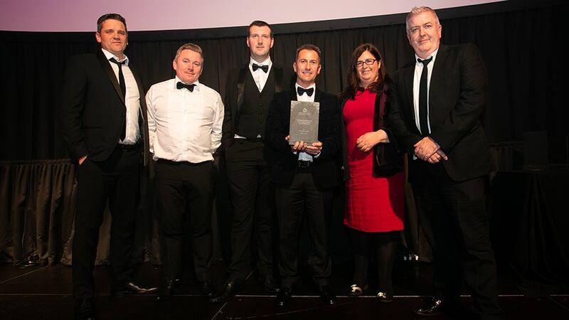 Stephen Pierce, National Sales Manager, Ireland, Vescom Wallcoverings & Fabrics presents the Building Refurbishment for a Single Building or Development award to the Pure Fitout & O’Donnell O’Neill Teams.