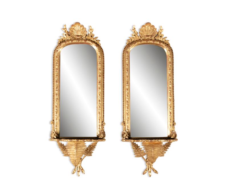 Pair of late 19th-century mirrored back wall brackets €500-€800