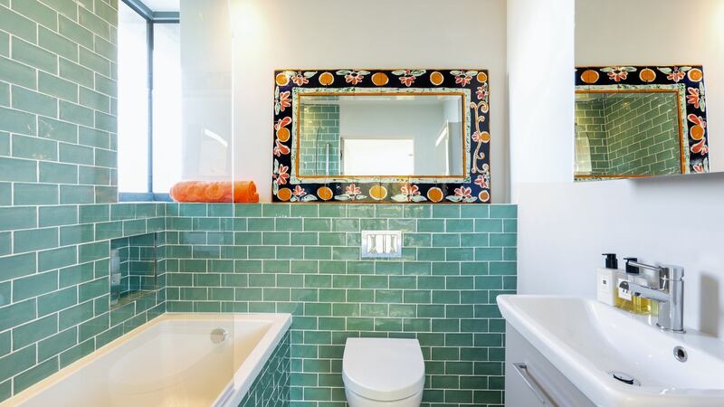 12 Sandycove Avenue North