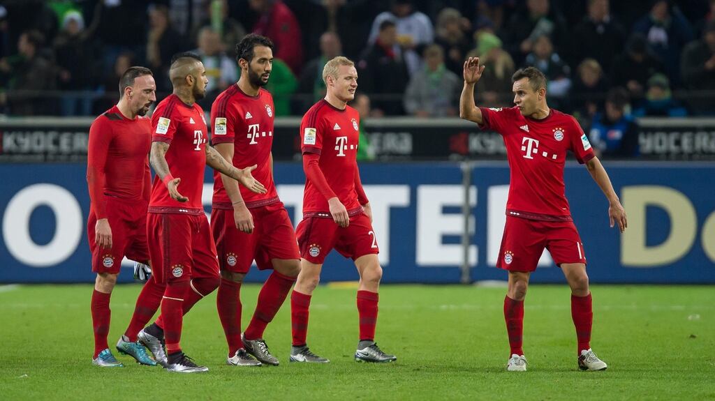 Bayern Munich’s Rafinha exchanges words with Arturo Vidal after their defeat at between Borussia Moenchengladbach. Photo: Reuters