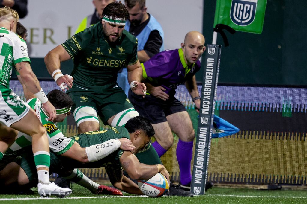 Josh Ioane scores Connacht's first try. Photograph: Dan Clohessy/Inpho