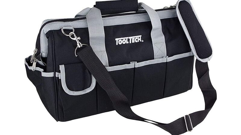 At 40X20X25cm, this bag is reflective of the new “small” hand luggage that all passengers are allowed to bring for free on a Ryanair flight.