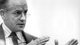 Tributes paid to former senator John Robb