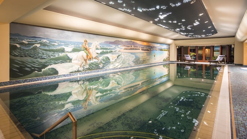 A hand-painted mural by Janet Shearer depicting Tir na nÓg runs the length of the 15m swimming pool wall.