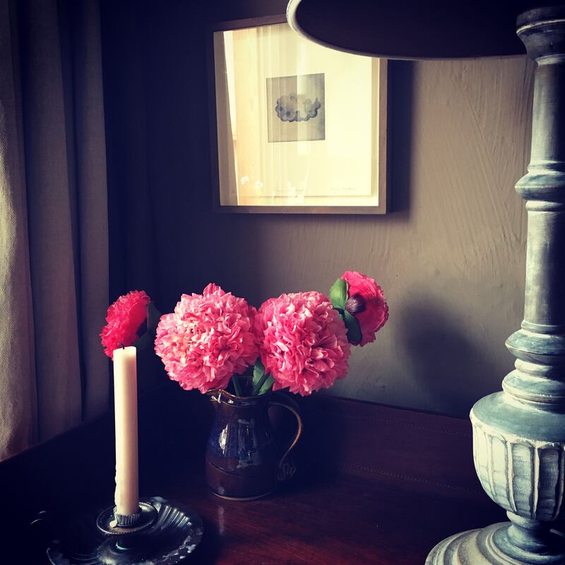 Play with scale – just because you live in a small house doesn’t mean you need to have small pictures, small lamps and bitty tables