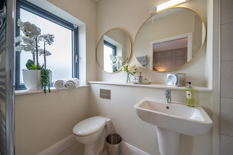 En suite for principal bedroom.