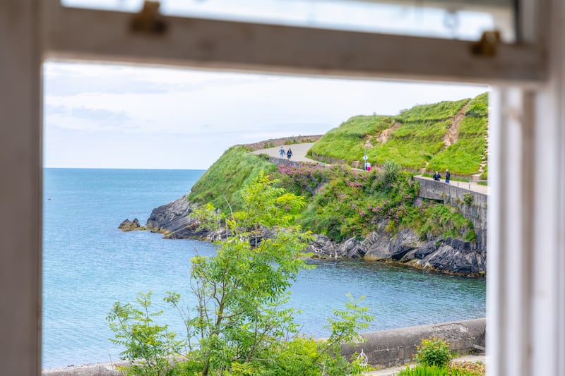 Units to the front have lovely sea views