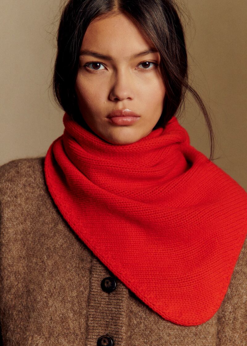 Red Eli scarf, €80