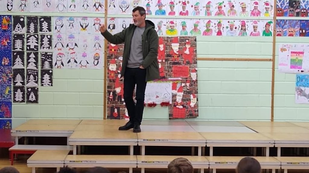 Roy Keane speaks to pupils at Dunderrow National School. Image: Dunderrow National School/Twitter