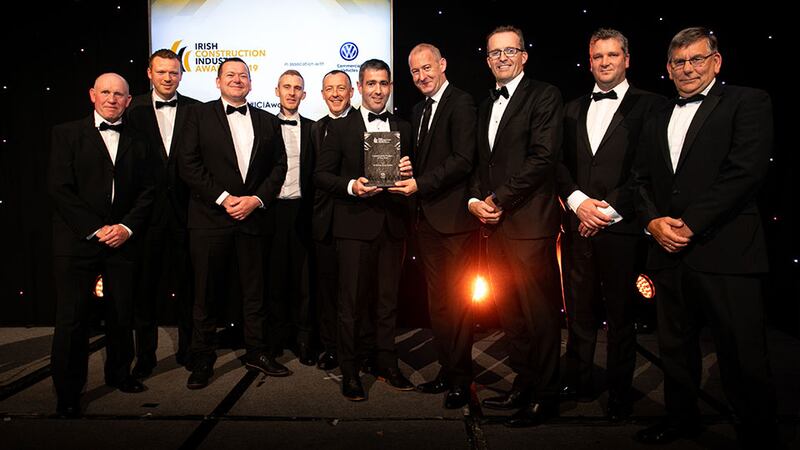 Alan Bateson, Director, Volkswagen Commercial Vehicles Ireland presents the Construction Project of the Year award to the Bennett (Construction) team.